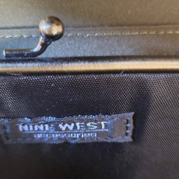 NWT Nine West wristlett amazing quality. - Picture 7 of 7